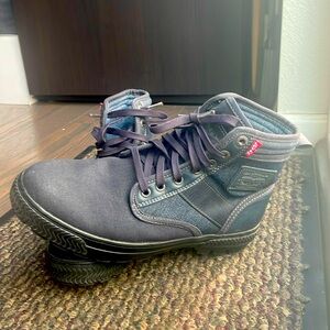 Levi’s denim work style boot with leather on heel. EUC